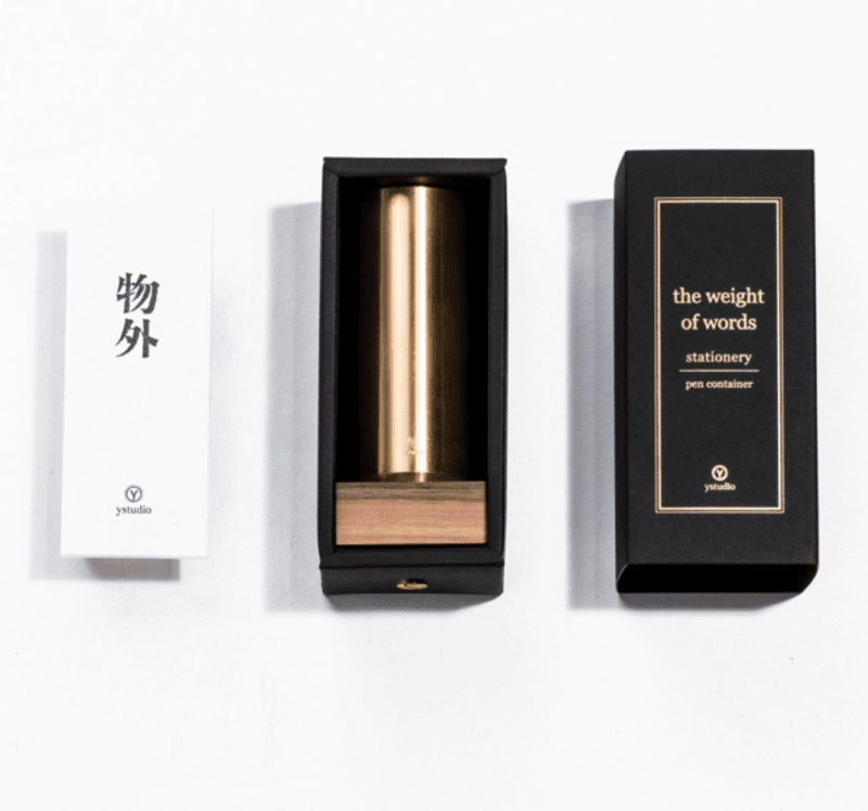 Ystudio Penneholder, tre/ messing